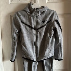 Boys Nike Tech Jogging Suit (2pc set)